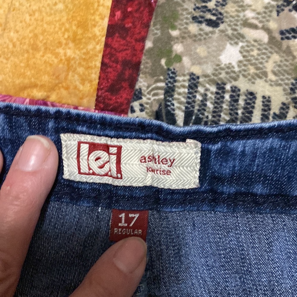 L.e.i.Ashley low rise Jean shirts - Picture 3 of 4
